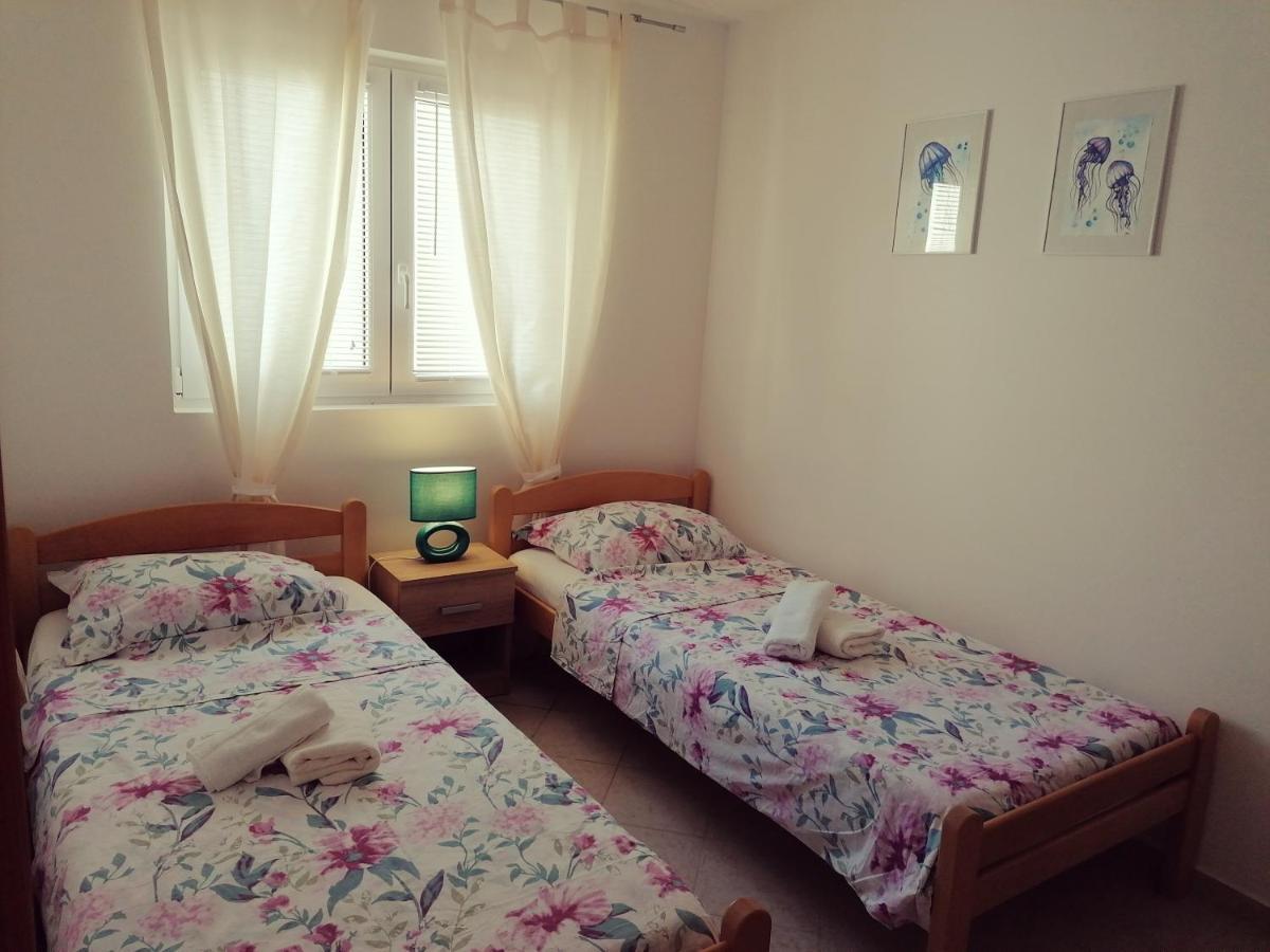 Apartment Vesna Vir Exterior photo
